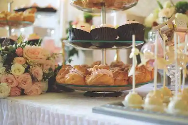 9 Wedding Reception Food Ideas on a Budget | Il Tulipano